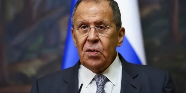 لافروف: الجنود الروس يقتلون بالأسلحة التركية