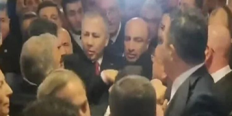 تركيا.. نواب المعارضة يشتبكون مع حرس وزير الداخلية