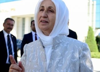 نقل مسنة تركية إلى المستشفى بعد أيام من اعتقالها