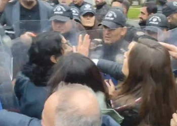 تظاهرات أمام بلدية باطمان بعد عزل العمدة