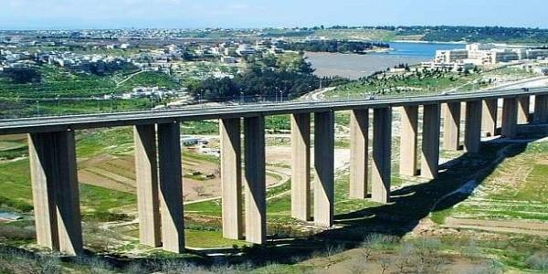 الجيش السوري يقصف جسر “الرستن” لمنع تقدم المعارضة باتجاه حمص