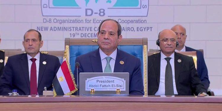 السيسي يفتتح القمة الـ11 لمجموعة الدول الثماني النامية بالقاهرة