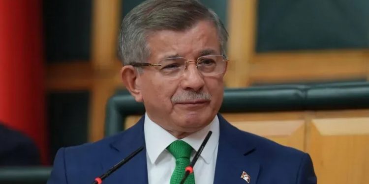 أحمد داوود أوغلو: مستعد لدعم العدالة والتنمية للنهاية