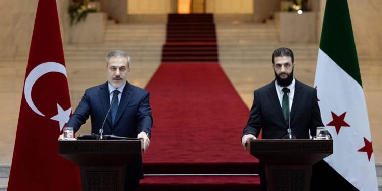 أحمد الشرع يناقش مع هاكان فيدان نزع سلاح الجماعات المسلحة