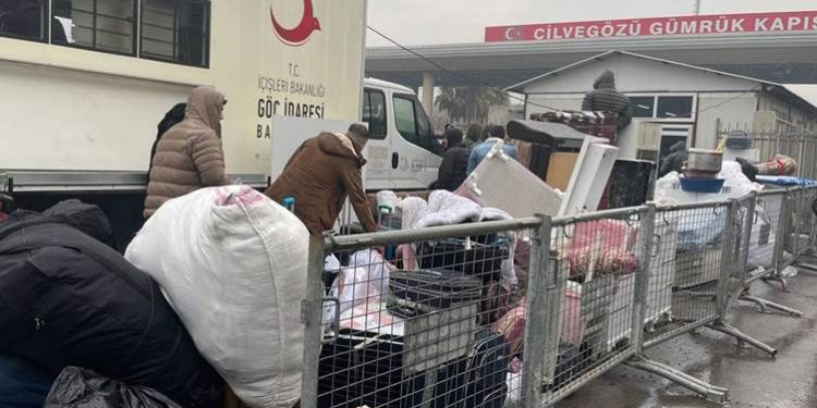 تركيا تسمح للسوريين بنقل الذهب والسيارات إلى بلادهم