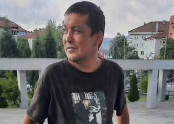 مواطن تركي يتجمد حتى الموت في موقع بناء