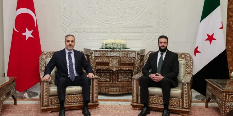 وزير الخارجية التركي يلتقي أحمد الشرع في دمشق