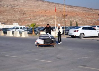 السوريون يبدؤون العودة إلى حلب