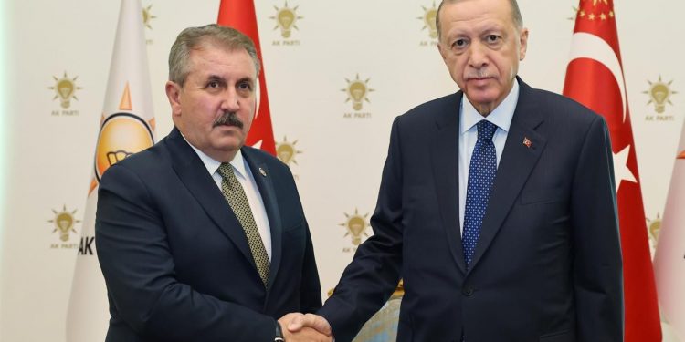 تركيا… حزب بالتحالف الحاكم يرفض الحد الأدنى للأجور