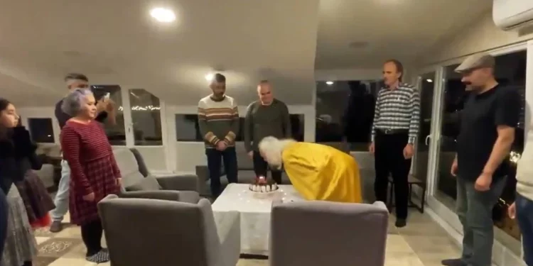 “المسيح التركي” يحتفل بعيد ميلاده!