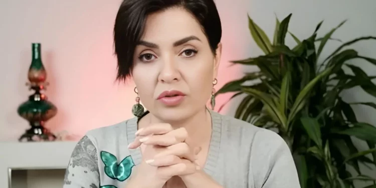 اعتقال صحفية تركية بعد تشبيها الجيش التركي بـ”داعش”