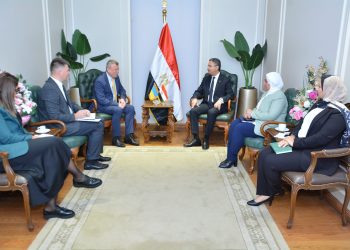 وزير التموين المصري وسفير أوكرانيا يناقشان تطوير صوامع الحبوب