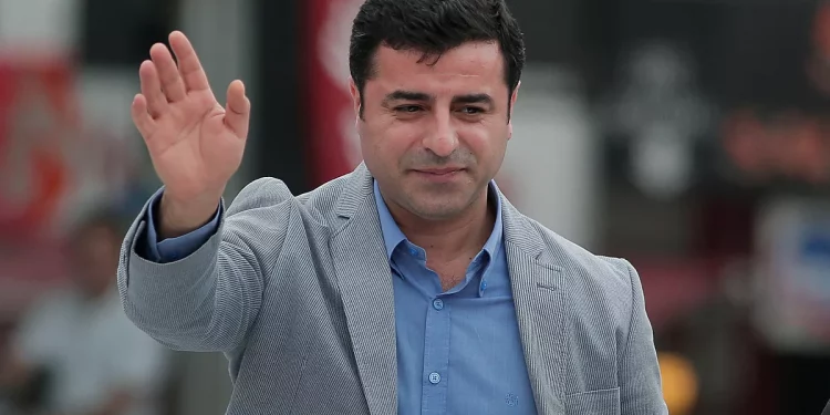 الحزب الكردي يستعد للقاء دميرطاش