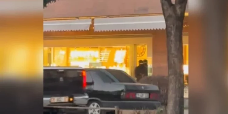 3 ملثمين يسرقون 20 كجم ذهب في تركيا