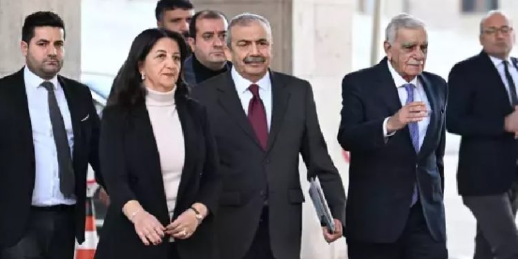 تركيا.. الحزب الكردي يجتمع مع حزب أردوغان قبيل لقاء أوجلان