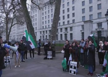 اللاجئون السوريون في بريطانيا يرفضون العودة إلى بلدهم