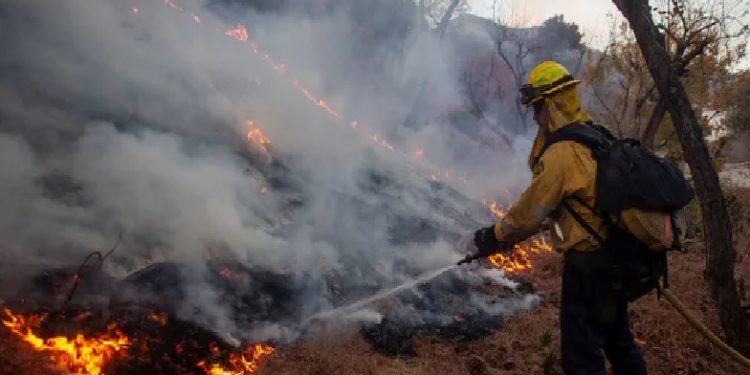 إيران تعرض المساعدة على أمريكا في إخماد حرائق كاليفورنيا
