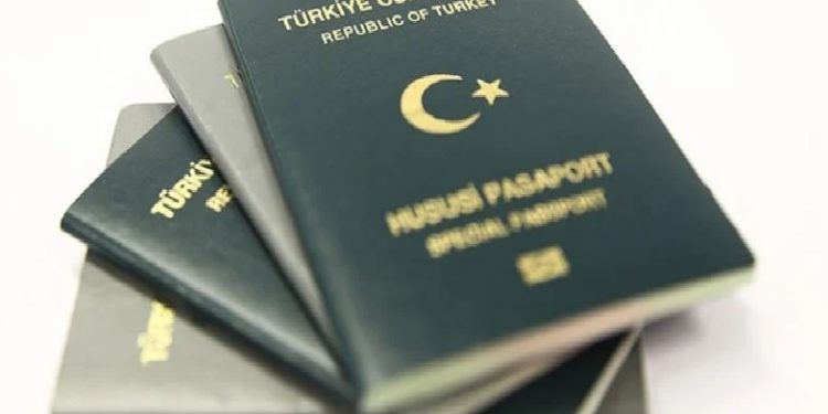 الاتحاد الأوروبي يفرض “إذن سفر مسبق” على حاملي جوازات السفر الخاصة