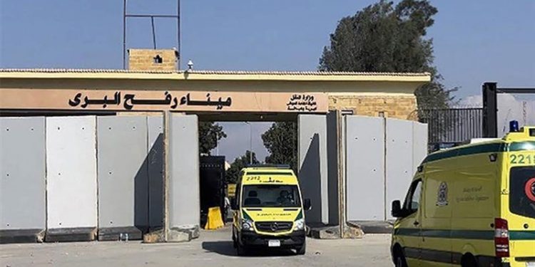 نقابة أطباء مصر تفتح باب التطوع لعلاج الجرحى الفلسطينيين