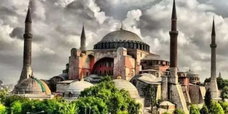 صهريج تاريخي عمره 1500 سنة بجوار آيا صوفيا يتحول لمركز تدليك!