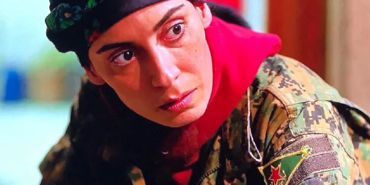 التحقيق مع ممثلة تركية لتجسيدها دور مقاتلة كردية