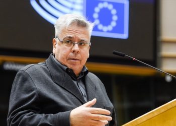 مقرر البرلمان الأوروبي: إقالة عمد البلديات غرضه مساومة الأكراد