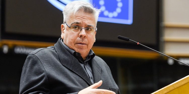 مقرر البرلمان الأوروبي: إقالة عمد البلديات غرضه مساومة الأكراد