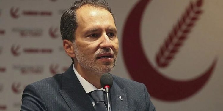 أربكان يدعو إلى إجراء انتخابات مبكرة في الخريف