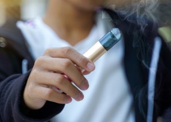 انخفاض سن بدء التدخين في تركيا إلى 10 سنوات