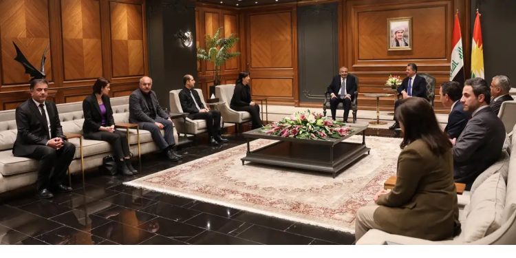 وفد الحزب الكردي يلتقي مسرور بارزاني في كردستان