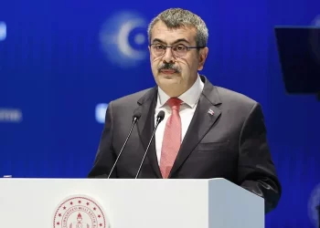 وزير: أقوى مدافع عن القضية الفلسطينية هو أردوغان