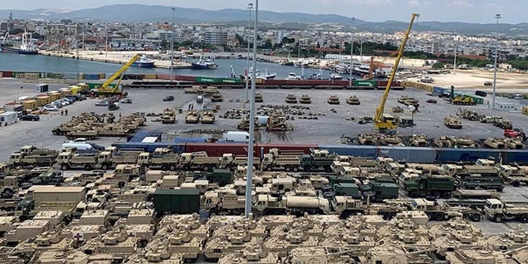 هل يغلق ترامب أكبر القواعد العسكرية الأمريكية في اليونان