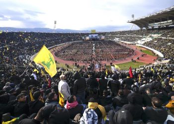 عشرات الآلاف يتدفقون على بيروت لتشييع جنازة حسن نصر الله