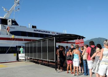 اليونان تمدد العمل بتأشيرة الدخول عند الوصول للمواطنين الأتراك