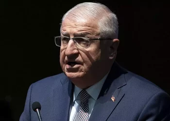 وزير الدفاع التركي: وقف إطلاق النار من طرفنا ليس خيارا مطروحا