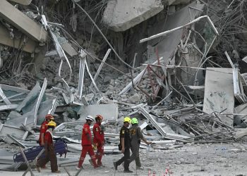 إنقاذ ضحايا زلزال ميانمار المدمر