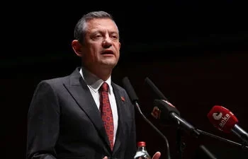 أوزغور أوزيل: نقف إلى جانب القضية الفلسطينية