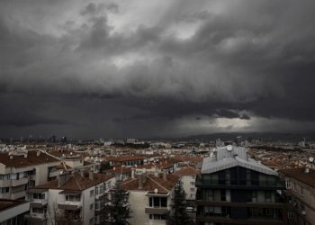 تحذير من ”عاصفة“ حرجة في أنقرة