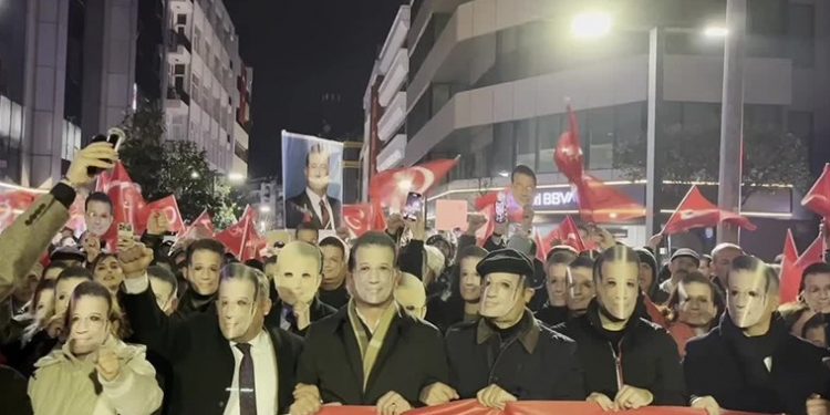 مسيرة دعم بقناع أكرم إمام أوغلو في طرابزون!