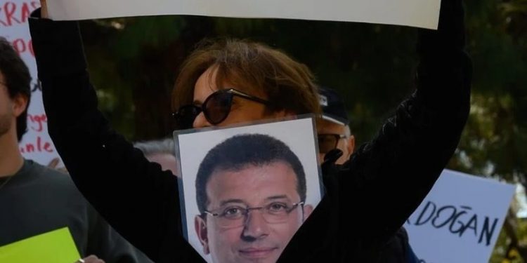 احتجاجات دعم إمام أوغلو تمتد إلى الولايات المتحدة