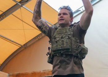 وزير الدفاع الأمريكي يثير الجدل بوشم “كافر”