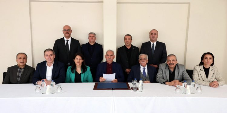 حزب العمال الكردستاني يعلن وقف إطلاق النار