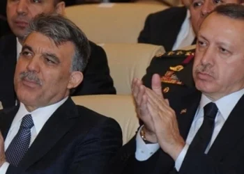 الرئيس التركي السابق يحذّر من ارتكاب أخطاء بحق أكرم إمام أوغلو