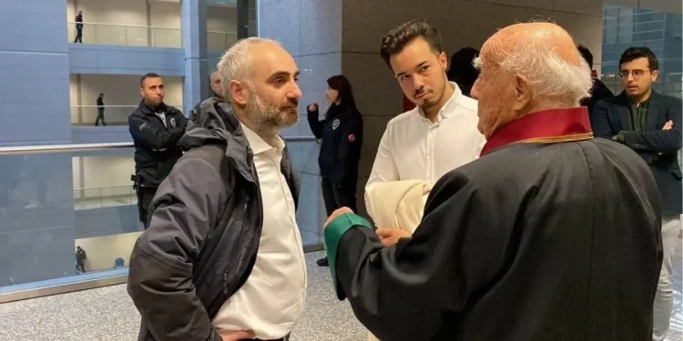 مصادرة جواز صحفي تركي عند السفر إلى اليونان