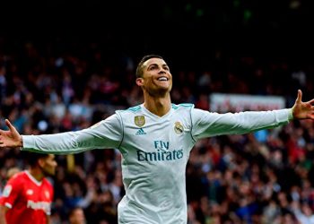 هل يشتري رونالدو نادي فالنسيا الإسباني؟