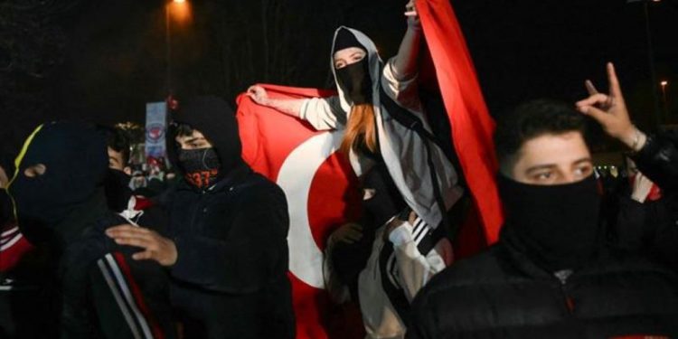 1500 معتقل في تركيا مع تحدي المتظاهرين لحملة القمع