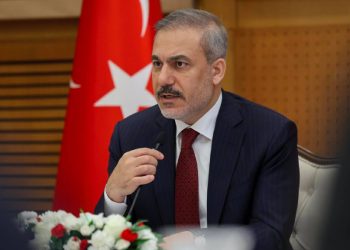 هاكان فيدان يجري مباحثات مع نظيريه الأمريكي والإيراني