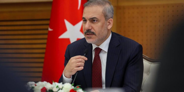 هاكان فيدان يجري مباحثات مع نظيريه الأمريكي والإيراني