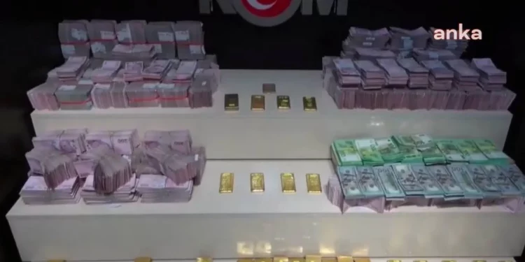 ضبط 66 كجم ذهب مهرب وعملات الأجنبية في مطار فان