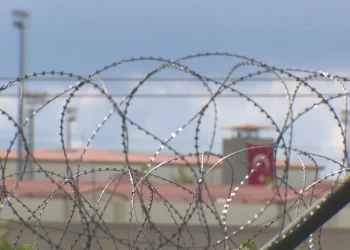 تركيا.. نزلاء يحتجون على التفتيش العاري